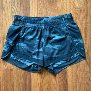 athleta mesh racer run short 4” in camo